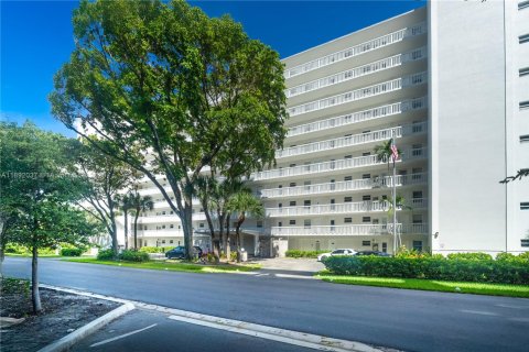 Condo in Fort Lauderdale, Florida, 1 bedroom  № 2039346 - photo 2