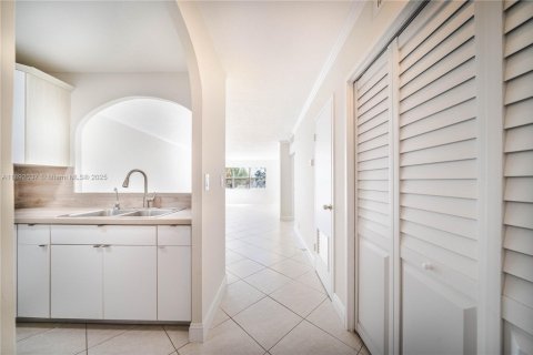 Condo in Fort Lauderdale, Florida, 1 bedroom  № 2039346 - photo 4