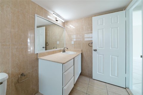 Condo in Fort Lauderdale, Florida, 1 bedroom  № 2039346 - photo 25