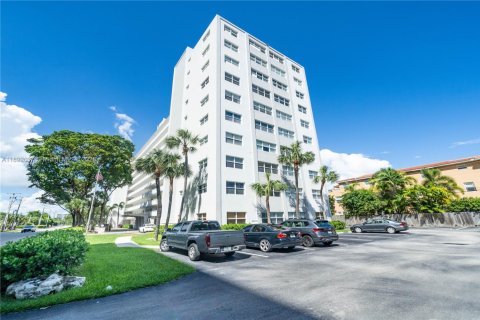Condo in Fort Lauderdale, Florida, 1 bedroom  № 2039346 - photo 30