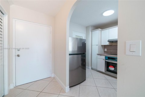 Condo in Fort Lauderdale, Florida, 1 bedroom  № 2039346 - photo 12