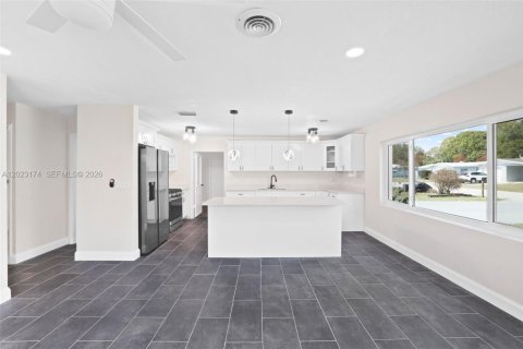 Casa en venta en St. Lucie, Florida, 3 dormitorios, 115.57 m2 № 2077641 - foto 6