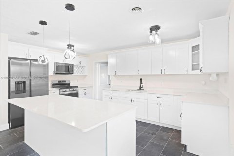 Casa en venta en St. Lucie, Florida, 3 dormitorios, 115.57 m2 № 2077641 - foto 2