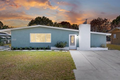 Casa en St. Lucie, Florida 3 dormitorios, 115.57 m2 № 2077641
