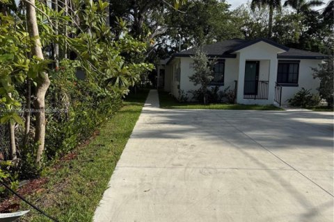 Commercial property in Florida City, Florida 200.67 sq.m. № 1875399 - photo 5