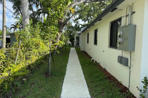 Commercial property in Florida City, Florida 200.67 sq.m. № 1875399 - photo 6