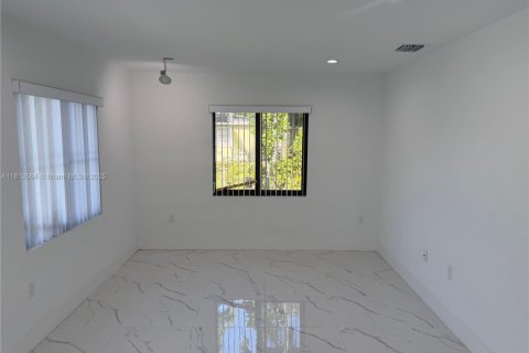 Commercial property in Florida City, Florida 200.67 sq.m. № 1875399 - photo 9
