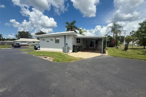 House in North Port, Florida 2 bedrooms, 84.73 sq.m. № 1880914 - photo 4