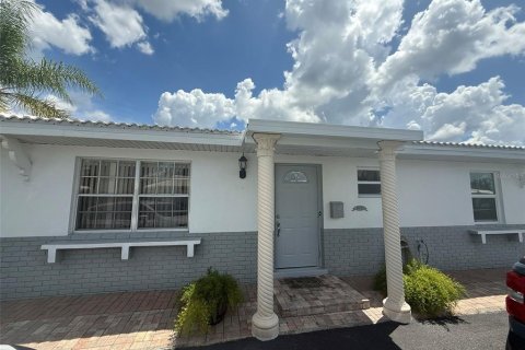 House in North Port, Florida 2 bedrooms, 84.73 sq.m. № 1880914 - photo 1