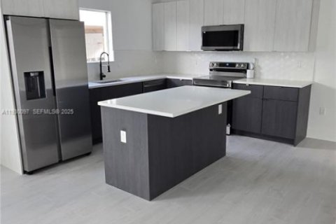 House in Miami, Florida 4 bedrooms, 151.9 sq.m. № 1988915 - photo 8