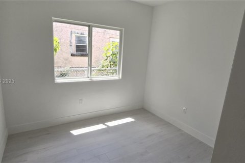 House in Miami, Florida 4 bedrooms, 151.9 sq.m. № 1988915 - photo 10