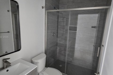 House in Miami, Florida 4 bedrooms, 151.9 sq.m. № 1988915 - photo 13