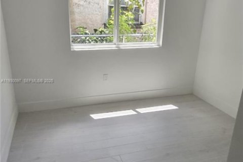 House in Miami, Florida 4 bedrooms, 151.9 sq.m. № 1988915 - photo 11