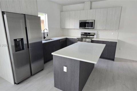 House in Miami, Florida 4 bedrooms, 151.9 sq.m. № 1988915 - photo 7