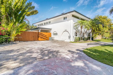 Villa ou maison à vendre à Cutler Bay, Floride: 6 chambres, 316.05 m2 № 2062643 - photo 3