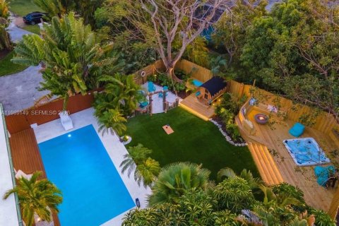 Villa ou maison à vendre à Cutler Bay, Floride: 6 chambres, 316.05 m2 № 2062643 - photo 2