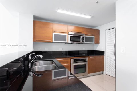 Condo in Miami, Florida, 1 bedroom  № 1998586 - photo 3