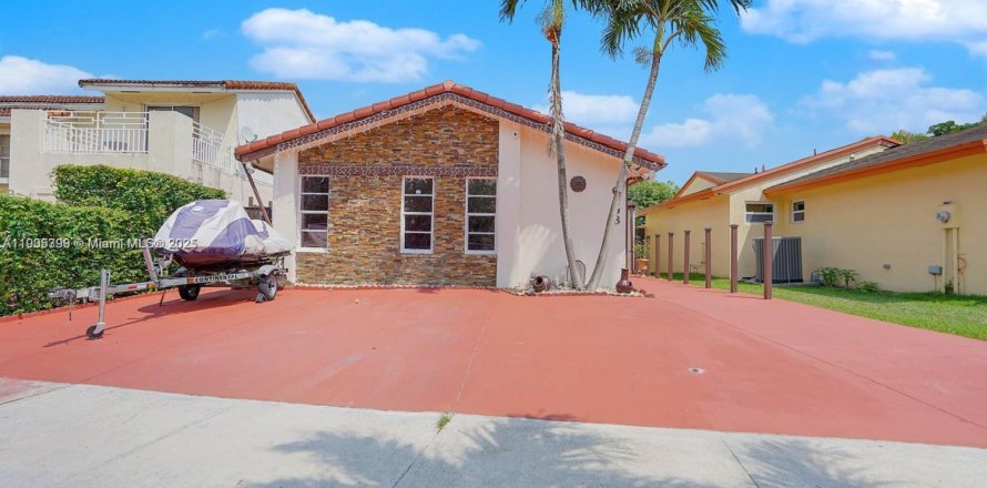 Casa en Miami, Florida 4 dormitorios, 174.66 m2 № 1964213