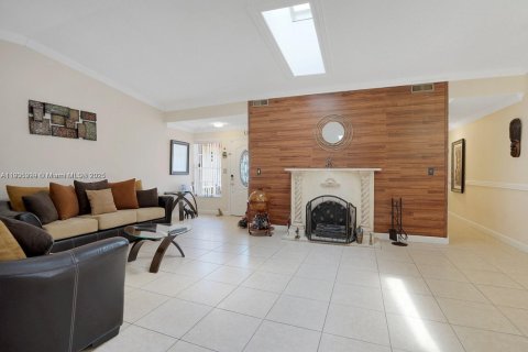 Casa en venta en Miami, Florida, 4 dormitorios, 174.66 m2 № 1964213 - foto 2