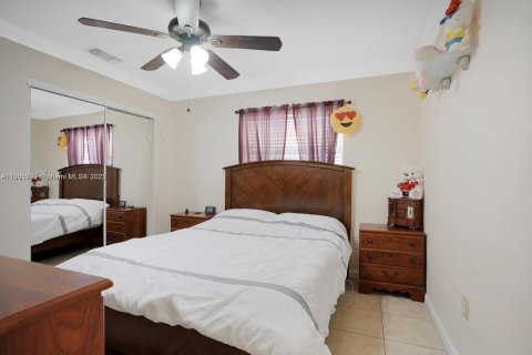 Casa en venta en Miami, Florida, 4 dormitorios, 174.66 m2 № 1964213 - foto 8
