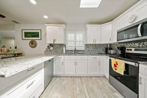 House in Tampa, Florida 3 bedrooms, 105.91 sq.m. № 2391202 - photo 9