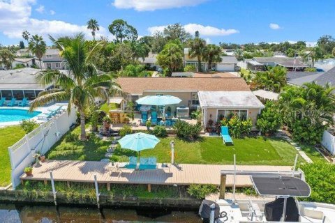 House in Tampa, Florida 3 bedrooms, 105.91 sq.m. № 2391202 - photo 3