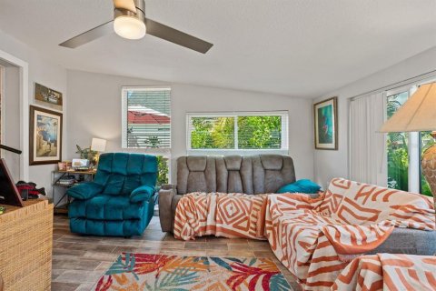House in Tampa, Florida 3 bedrooms, 105.91 sq.m. № 2391202 - photo 14