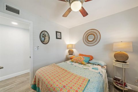 House in Tampa, Florida 3 bedrooms, 105.91 sq.m. № 2391202 - photo 16