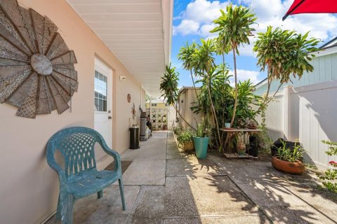 House in Tampa, Florida 3 bedrooms, 105.91 sq.m. № 2391202 - photo 29