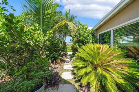 House in Tampa, Florida 3 bedrooms, 105.91 sq.m. № 2391202 - photo 30
