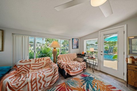 House in Tampa, Florida 3 bedrooms, 105.91 sq.m. № 2391202 - photo 13