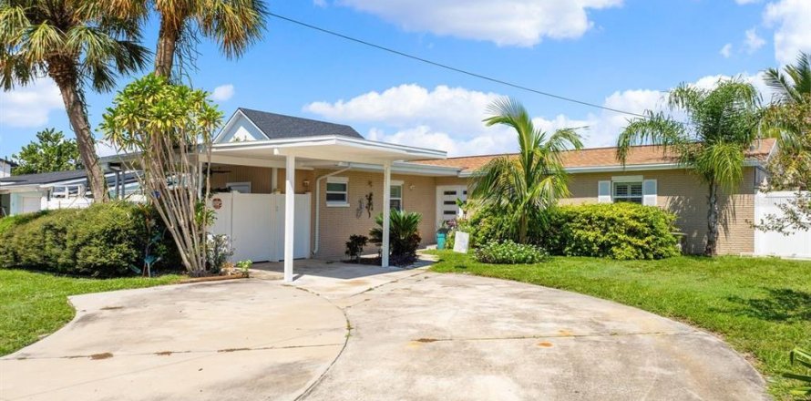House in Tampa, Florida 3 bedrooms, 105.91 sq.m. № 2391202