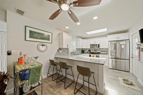 House in Tampa, Florida 3 bedrooms, 105.91 sq.m. № 2391202 - photo 8