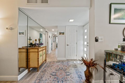 House in Tampa, Florida 3 bedrooms, 105.91 sq.m. № 2391202 - photo 5