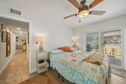 House in Tampa, Florida 3 bedrooms, 105.91 sq.m. № 2391202 - photo 21