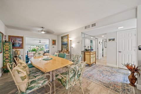 House in Tampa, Florida 3 bedrooms, 105.91 sq.m. № 2391202 - photo 12