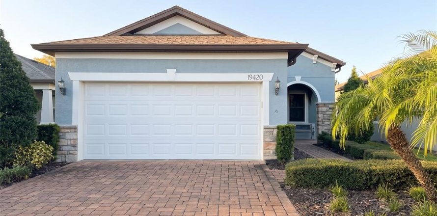 House in Land O' Lakes, Florida 2 bedrooms, 127.09 sq.m. № 2431110