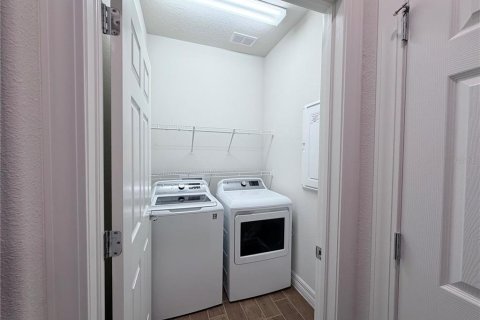 House in Land O' Lakes, Florida 2 bedrooms, 127.09 sq.m. № 2431110 - photo 12