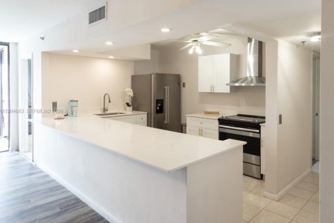 Condo in Oakland Park, Florida, 1 bedroom  № 2055825 - photo 3