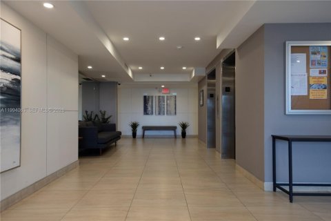 Condo in Oakland Park, Florida, 1 bedroom  № 2055825 - photo 12