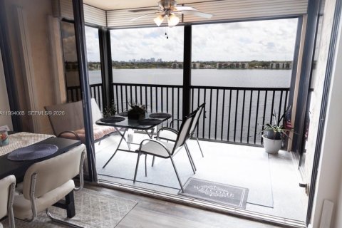 Condo in Oakland Park, Florida, 1 bedroom  № 2055825 - photo 6