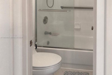 Condo in Oakland Park, Florida, 1 bedroom  № 2055825 - photo 11