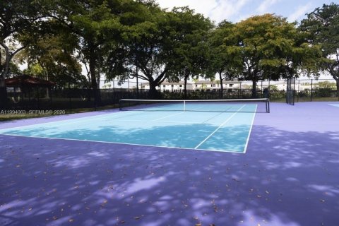 Condo in Oakland Park, Florida, 1 bedroom  № 2055825 - photo 15