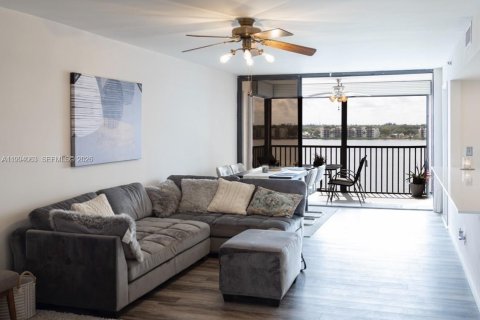 Condo in Oakland Park, Florida, 1 bedroom  № 2055825 - photo 5