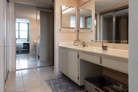 Condo in Oakland Park, Florida, 1 bedroom  № 2055825 - photo 8