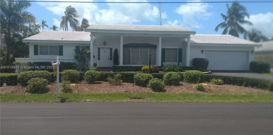 Casa en North Miami Beach, Florida 4 dormitorios, 224.73 m2 № 1812145