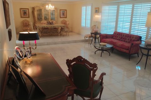 Casa en venta en North Miami Beach, Florida, 4 dormitorios, 224.73 m2 № 1812145 - foto 4