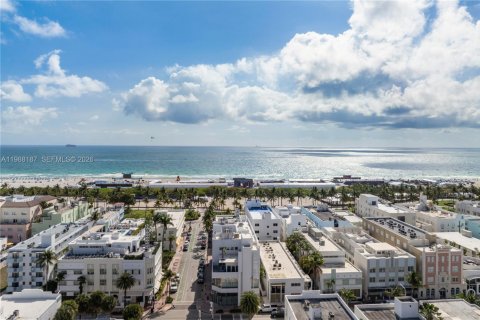 Condo in Miami Beach, Florida, 2 bedrooms  № 2053268 - photo 15