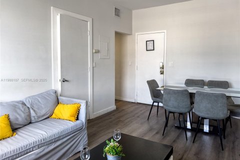 Condo in Miami Beach, Florida, 2 bedrooms  № 2053268 - photo 8