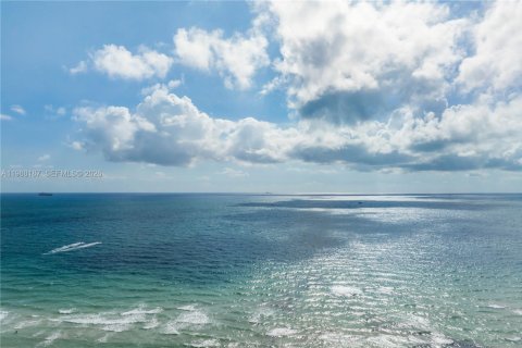 Condo in Miami Beach, Florida, 2 bedrooms  № 2053268 - photo 16